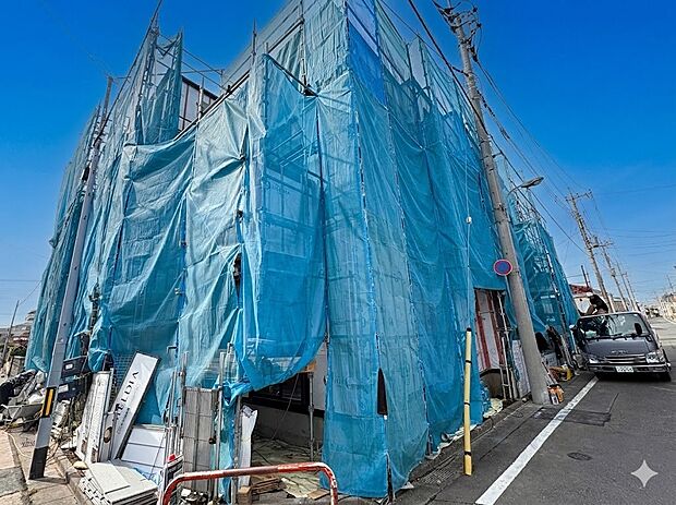 3号棟【現地外観】家族の温かさと陽光の暖かさ、楽しい毎日と明るい未来を予感させる「空間が織り成すひとつ先の住み心地」を演出します。