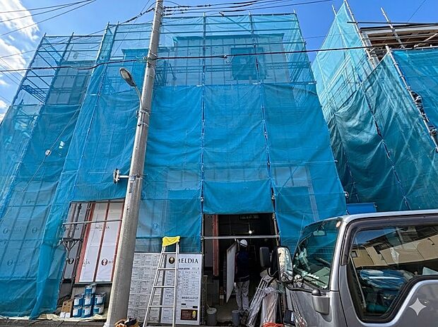 3号棟【現地外観】こちらの物件に少しでもご興味がありましたら、お気軽にお電話下さい。ネット上で「見えない物」「わからない事」でも、実際にご見学いただくことで、手に取るようにおわかりいただける…