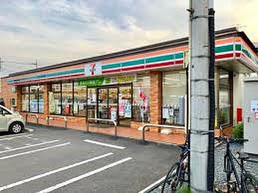 コンビニ 300m セブンイレブン戸田美女木店(セブンイレブンは近くて便利を掲げています。近くとは、心の近さ。便利とはモノが期待以上の品質でお客さまに届くこと。セブン銀行など新しいサービスを…