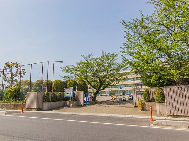 小学校 170m 美女木小学校(保護者・地域が児童の未来を託せる学校づくりを目標に、全教職員の全てを集中させています。夢いっぱい あいさついっぱい 花いっぱいをキーワードに、正しく考え、思い…