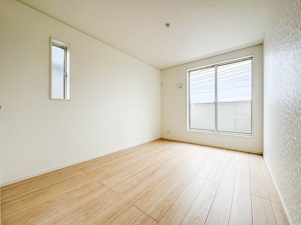 1号棟【寝室6.5帖】寝室は大きいベッドを置くことも可能です。