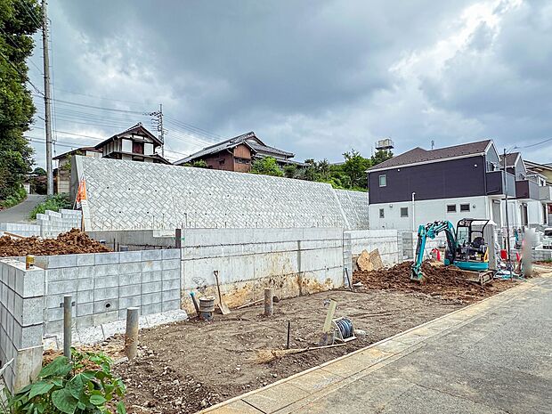【現地外観】こちらの物件が少しでも気になるようでしたら、お気軽にお問合せください。人生でいちばん大きなお買い物ですので、ゆっくりご見学ください。ネット上の画像と実際の見学では、リアル感がまる…