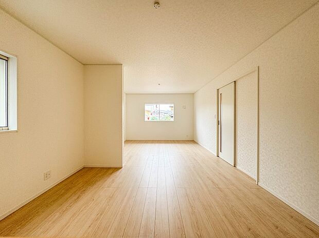 1号棟【LDK16.25帖】ダイニングテーブルを置いても十分な広さが確保されています。