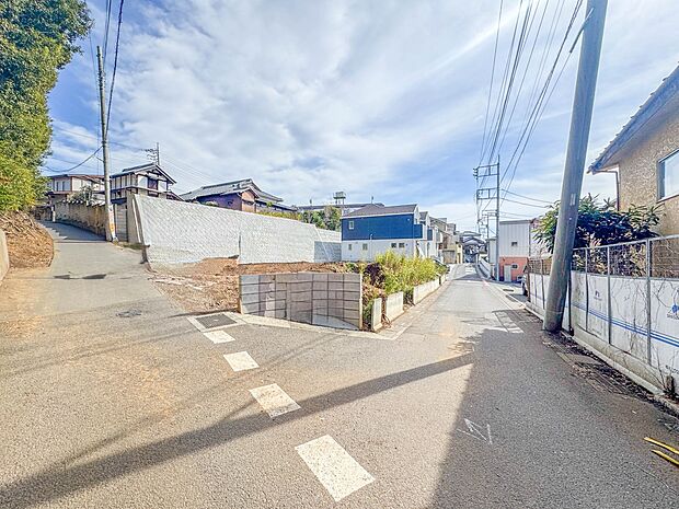 【前面道路4M・3.3M】陽当りや通風性など各所に施された工夫で住みやすさを実現。部屋の大きさや周辺環境・街並など、資料には掲載していない情報が現地にはたくさんございます。是非ご確認下さい。…