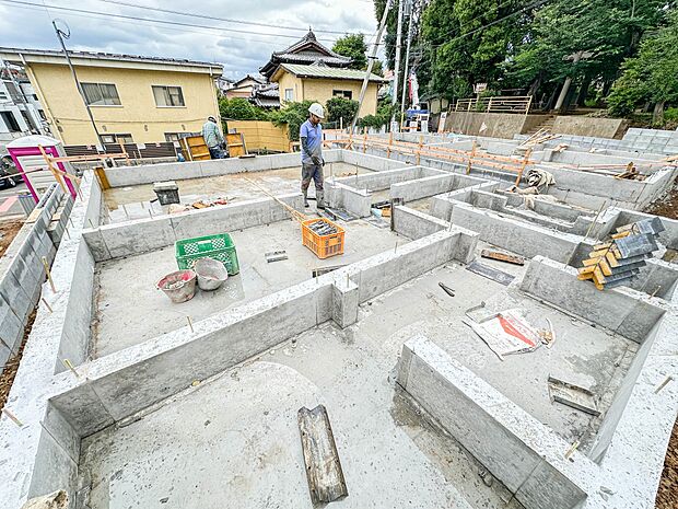 【外観】家族の温かさと陽光の暖かさ、楽しい毎日と明るい未来を予感させる「空間が織り成すひとつ先の住み心地」を演出します。