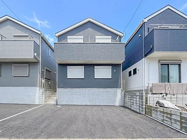 3号棟【外観】家族の温かさと陽光の暖かさ、楽しい毎日と明るい未来を予感させる「空間が織り成すひとつ先の住み心地」を演出します。
