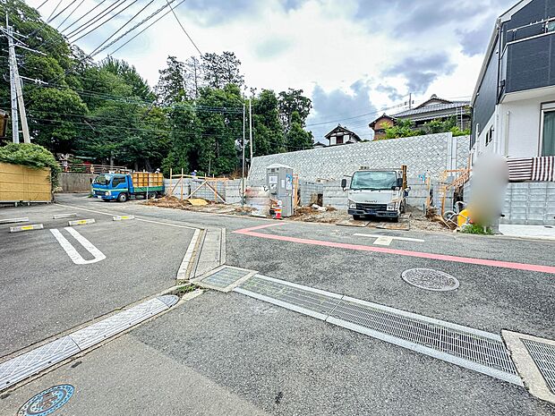 【前面道路4ｍ】車の通行が少ないので、静かな住環境を維持することができます。