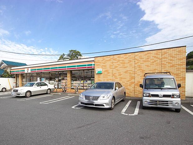 コンビニ 550m セブンイレブンさいたま太田窪店(セブンイレブンは近くて便利を掲げています。近くとは、心の近さ。便利とはモノが期待以上の品質でお客さまに届くこと。セブン銀行など新しいサービ…