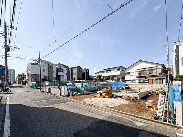 【外観】こちらの物件に少しでもご興味がありましたら、お気軽にお電話下さい。ネット上で「見えない物」「わからない事」でも、実際にご見学いただくことで、手に取るようにおわかりいただけるはずです。…