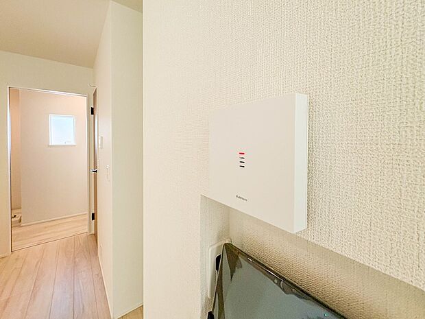 【24時間換気システム】家じゅうの空気が入れ替わるよう、ファンなどの器械を使って2時間に1回計画換気。24時間、常に新鮮な空気を維持するためのシステムです。