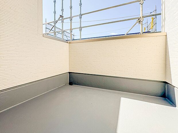 【バルコニー】バルコニーから差し込む陽光・通風は、住環境・快適性と共に有り続ける貴重な「財産」です。