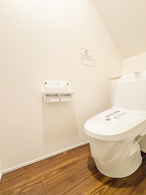 【トイレ】いつも清潔なスペースであってほしいのが毎日使うトイレです。掃除がしやすいのはもちろん、落ち着けるスペースとして機能することも大切です。