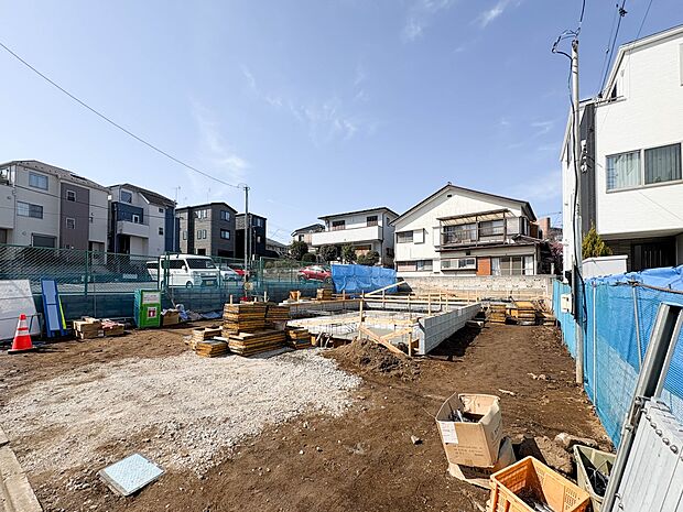 【外観】ここから始まる「日常」はご家族にとってかけがえのない時間となります。少しでも豊かに、快適に。そんな想いから本邸宅は生まれました。　