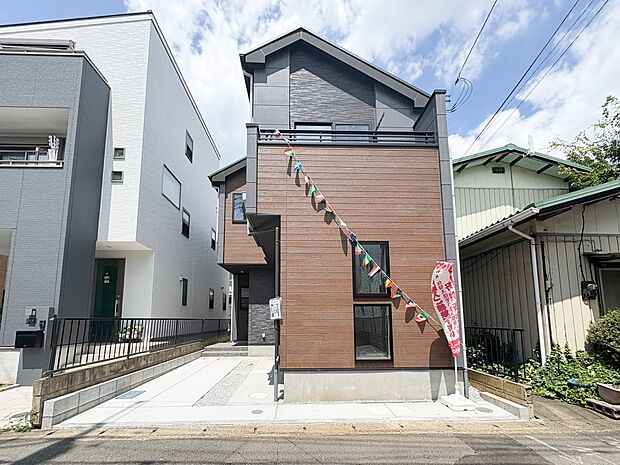 【外観】こちらの物件が少しでも気になるようでしたら、お気軽にお問合せください。人生でいちばん大きなお買い物ですので、ゆっくりご見学ください。ネット上の画像と実際の見学では、リアル感がまるで違…
