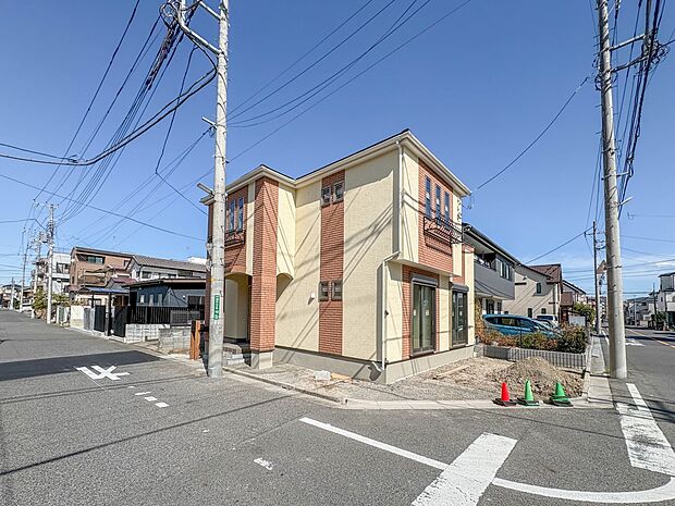 【外観】家族の温かさと陽光の暖かさ、楽しい毎日と明るい未来を予感させる「空間が織り成すひとつ先の住み心地」を演出します。