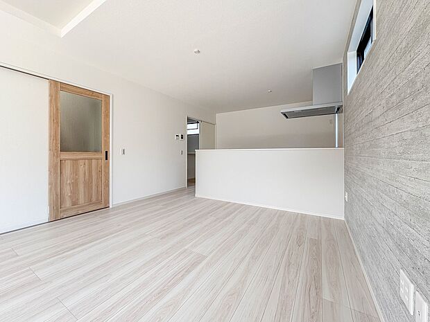 【LDK17帖】忙しい朝でも家族揃って食事をしたいゆとりあるダイニングスペース。