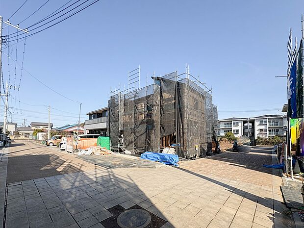 【前面道路】陽当りや通風性など各所に施された工夫で住みやすさを実現。部屋の大きさや周辺環境・街並など、資料には掲載していない情報が現地にはたくさんございます。是非ご確認下さい。