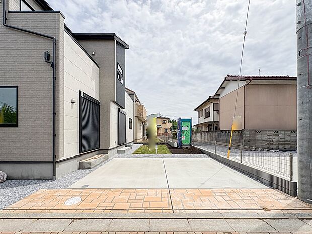 【駐車場】毎日の生活にマイカーが必須という方は、購入を検討する際、駐車場があることは大事な条件です。毎日の通勤や家族の送迎、買い物やお出かけなどクルマのある暮らしを満喫したい方は要チェック。…