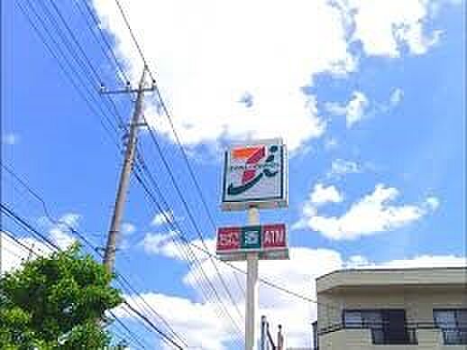 コンビニ 107m セブンイレブン鳩ケ谷緑町1丁目店(セブンイレブンは近くて便利を掲げています。近くとは、心の近さ。便利とはモノが期待以上の品質でお客さまに届くこと。セブン銀行など新しいサー…