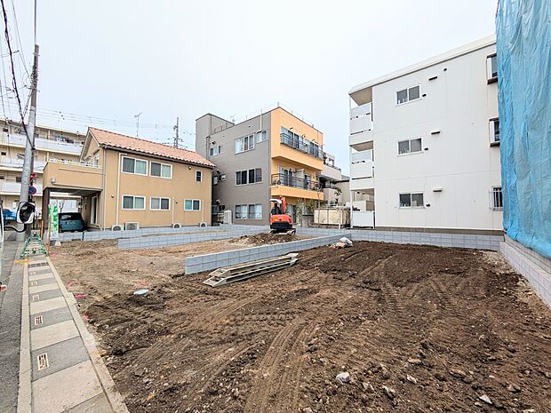 【駐車場】毎日の生活にマイカーが必須という方は、購入を検討する際、駐車場があることは大事な条件です。毎日の通勤や家族の送迎、買い物やお出かけなどクルマのある暮らしを満喫したい方は要チェック!…