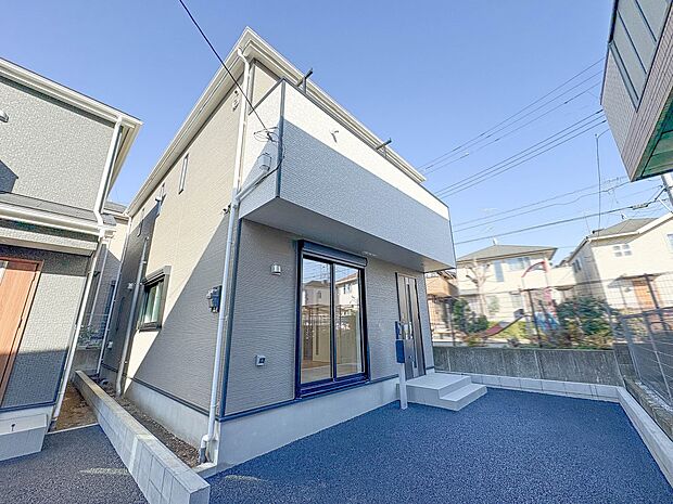 4号棟【前面道路】車の通行が少ないので、静かな住環境を維持することができます。