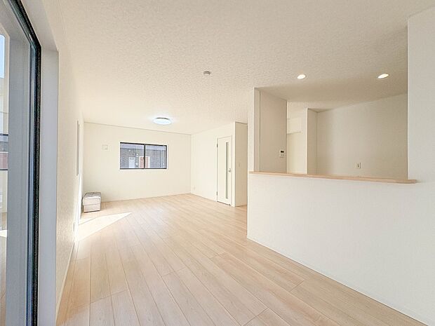 【その他内覧】こちらの物件が少しでも気になるようでしたら、お気軽にお問合せください。人生でいちばん大きなお買い物ですので、ゆっくりご見学ください。ネット上の画像と実際の見学では、リアル感がま…