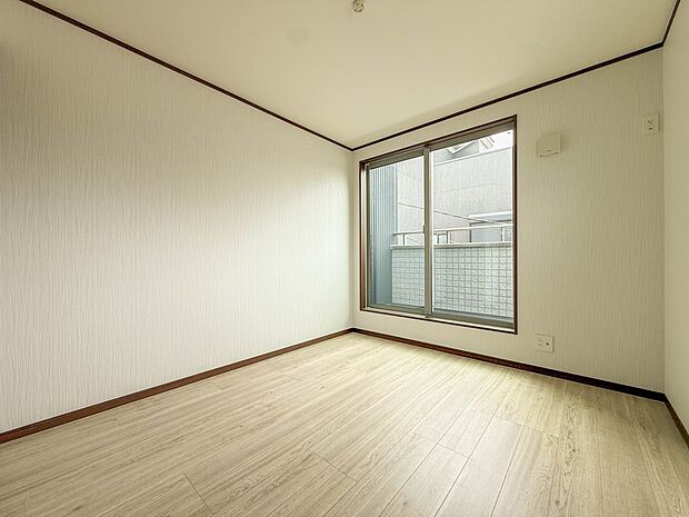 【寝室】充実した生活は伸びやかな居室空間から始まります。快適に・伸びやかに。心の潤いを求める方々へ。