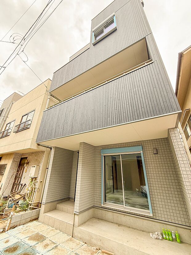 【ひとつ先の住み心地】家族の温かさと陽光の暖かさ、楽しい毎日と明るい未来を予感させる「空間が織り成すひとつ先の住み心地」を演出します。
