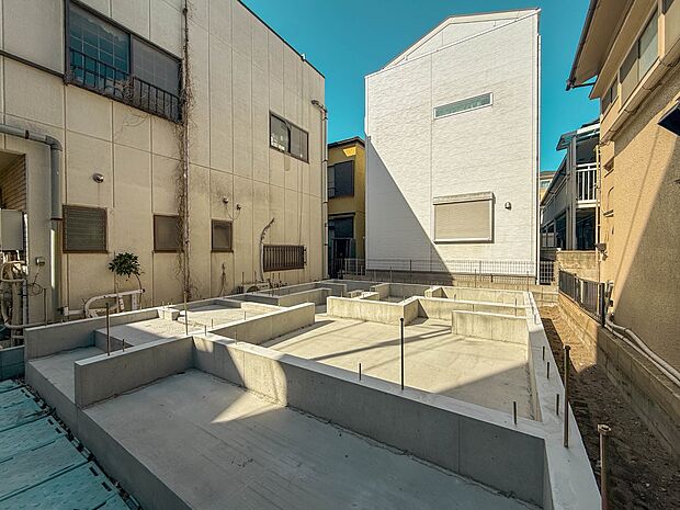 【外観】こちらの物件に少しでもご興味がありましたら、お気軽にお電話下さい。ネット上で「見えない物」「わからない事」でも、実際にご見学いただくことで、手に取るようにおわかりいただけるはずです。…