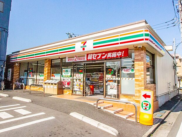 コンビニ 220m セブンイレブン 蕨市役所通り店(セブンイレブンは近くて便利を掲げています。近くとは、心の近さ。便利とはモノが期待以上の品質でお客さまに届くこと。セブン銀行など新しいサービ…