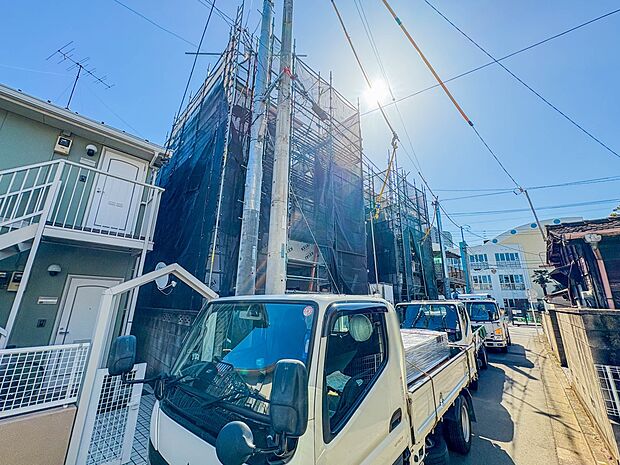 【外観】家族の温かさと陽光の暖かさ、楽しい毎日と明るい未来を予感させる「空間が織り成すひとつ先の住み心地」を演出します。