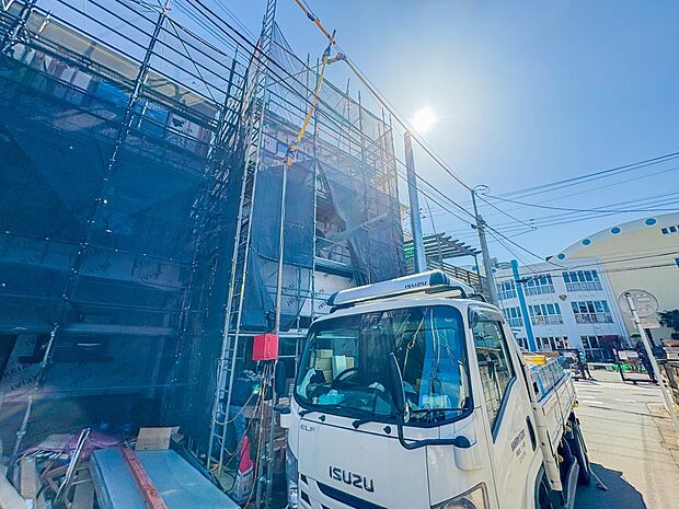 【外観】家族の温かさと陽光の暖かさ、楽しい毎日と明るい未来を予感させる「空間が織り成すひとつ先の住み心地」を演出します。