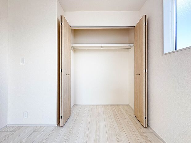 【収納】各部屋を最大限に広く使って頂ける様、全居住スペースに収納付。プライベートルームはゆったりと快適に。