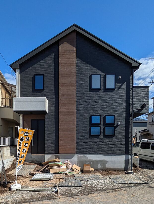 【玄関】ここから始まる「日常」はご家族にとってかけがえのない時間となります。少しでも豊かに、快適に。そんな想いから本邸宅は生まれました。