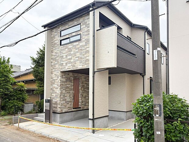 【前面道路】陽当りや通風性など各所に施された工夫で住みやすさを実現。部屋の大きさや周辺環境・街並など、資料には掲載していない情報が現地にはたくさんございます。是非ご確認下さい。
