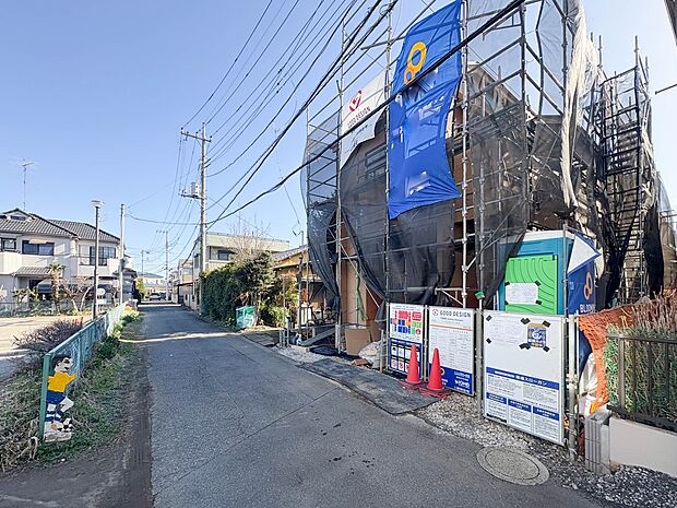 【前面道路】陽当りや通風性など各所に施された工夫で住みやすさを実現。部屋の大きさや周辺環境・街並など、資料には掲載していない情報が現地にはたくさんございます。是非ご確認下さい。