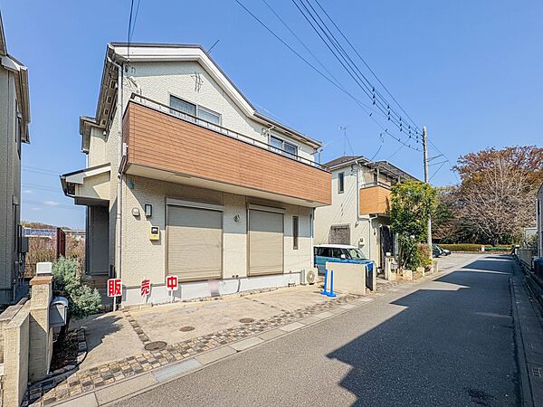 【前面道路】車の通行が少ないので、静かな住環境を維持することができます。