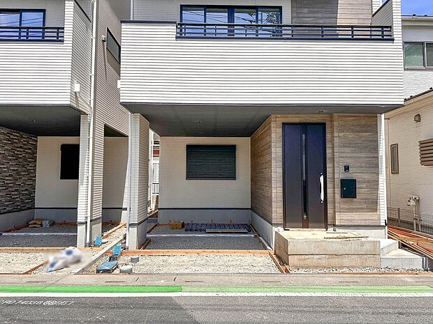 2号棟【駐車場】ビルトインガレージなら「野ざらし、雨ざらし、吹きさらし」になりません。汚れやいたみは減り、車の掃除もラクになります。