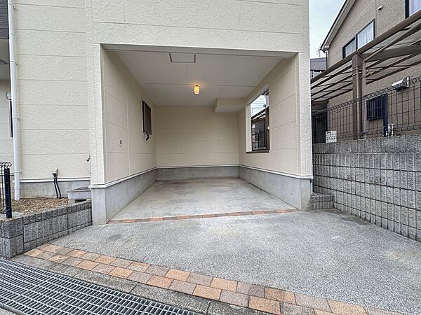 ビルトインガレージなら「野ざらし、雨ざらし、吹きさらし」になりません。汚れやいたみは減り、車の掃除もラクになります。