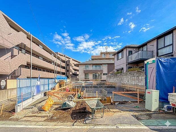 【駐車場】毎日の生活にマイカーが必須という方は、購入を検討する際、駐車場があることは大事な条件です。毎日の通勤や家族の送迎、買い物やお出かけなどクルマのある暮らしを満喫したい方は要チェック。…