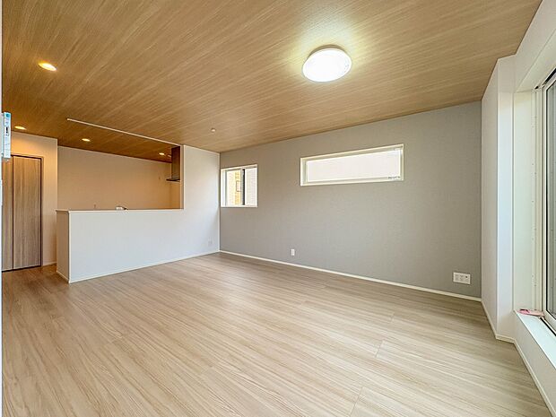 3号棟【LDK17.3帖】リビングルームの窓を開けると心地よい南風が入ってくる。キッズルームの窓を開けるとやさしい微風が入ってくる。家の中に風の道がある。風を生活の中で体験できる家。