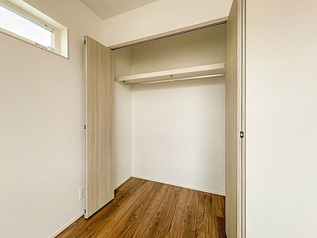 5号棟【収納】各部屋を最大限に広く使って頂ける様、全居住スペースに収納付。プライベートルームはゆったりと快適に。