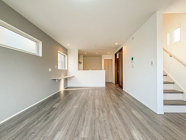 2号棟【LDK15.9帖】室内には豊かな陽光が注ぎ込み、爽やかな住空間を演出。