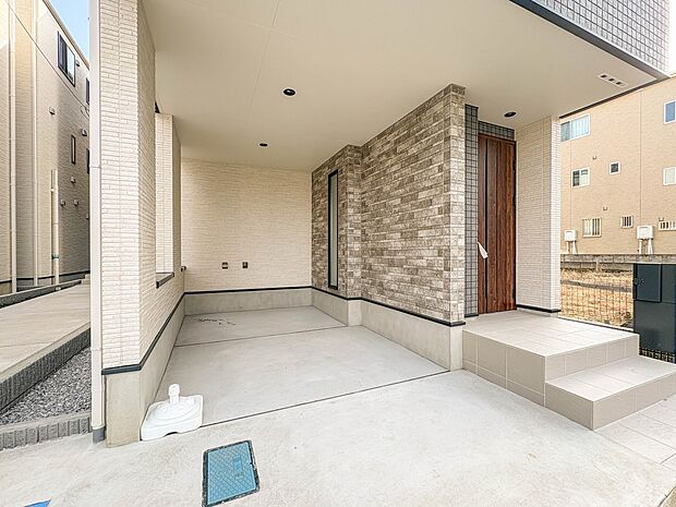 1号棟【駐車場】日々の暮らしにマイカーが必要。そんな方は物件の購入条件に駐車場は必須です。通勤に、家族のお迎えに、お買物に、おでかけに、クルマライフを楽しみたい方に。