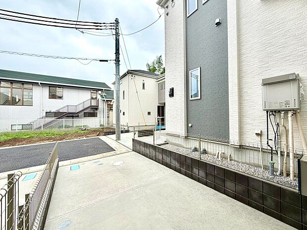 【前面道路】車の通行が少ないので、静かな住環境を維持することができます。