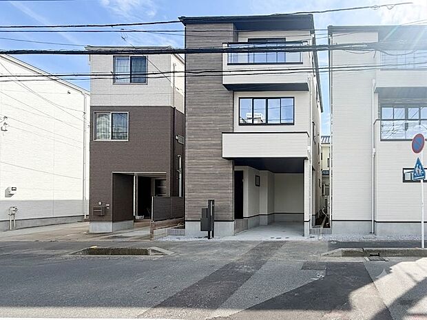 【前面道路10m】車の通行が少ないので、静かな住環境を維持することができます。