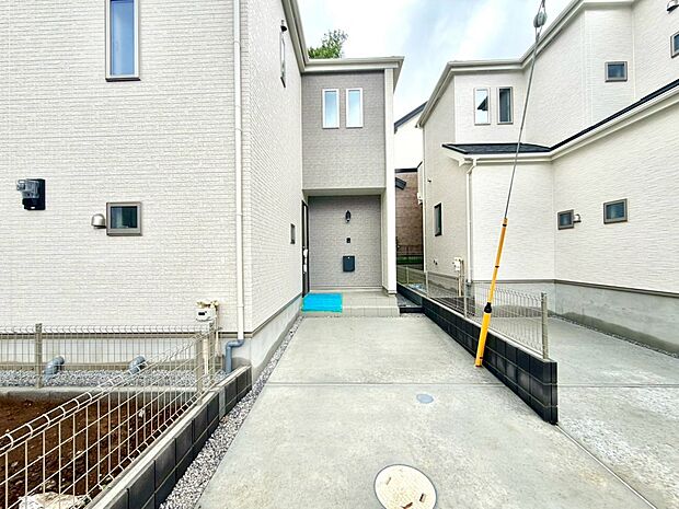 【駐車場】日々の暮らしにマイカーが必要。そんな方は物件の購入条件に駐車場は必須です。通勤に、家族のお迎えに、お買物に、おでかけに、クルマライフを楽しみたい方に。