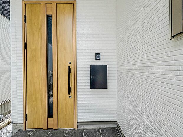 【玄関】玄関はおうちの顔と言われます。玄関アプローチは、外観デザインの印象を左右します。