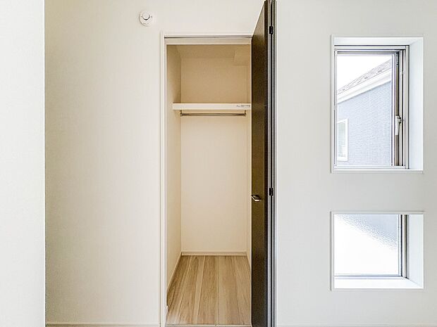 1号棟【収納】各部屋を最大限に広く使って頂ける様、全居住スペースに収納付。プライベートルームはゆったりと快適に。