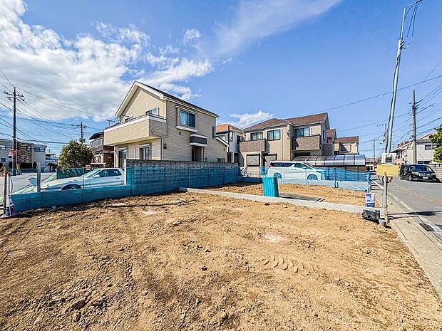 【外観】家族の温かさと陽光の暖かさ、楽しい毎日と明るい未来を予感させる「空間が織り成すひとつ先の住み心地」を演出します。